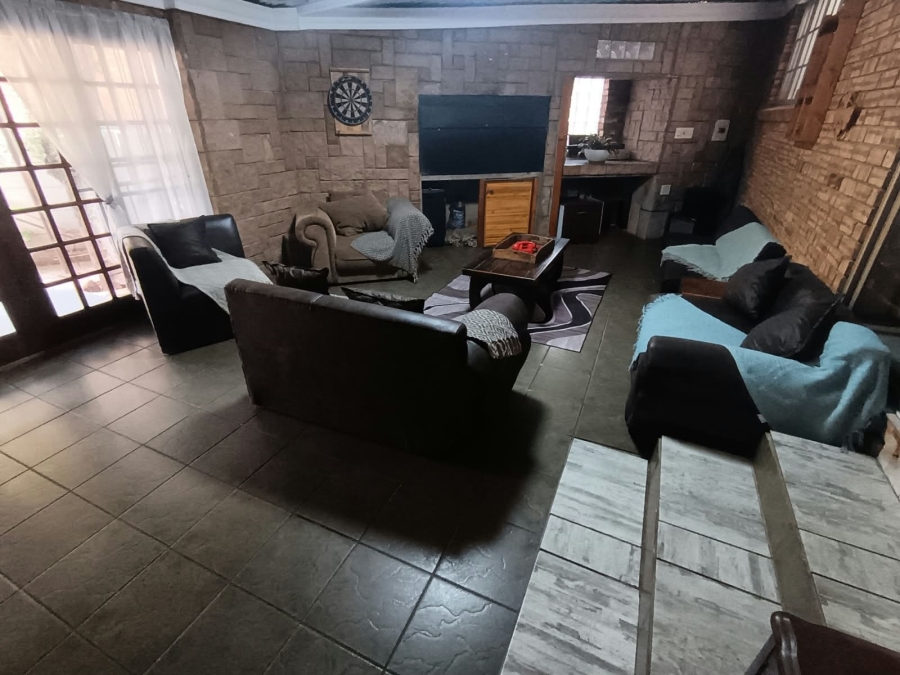 6 Bedroom Property for Sale in Cashan North West